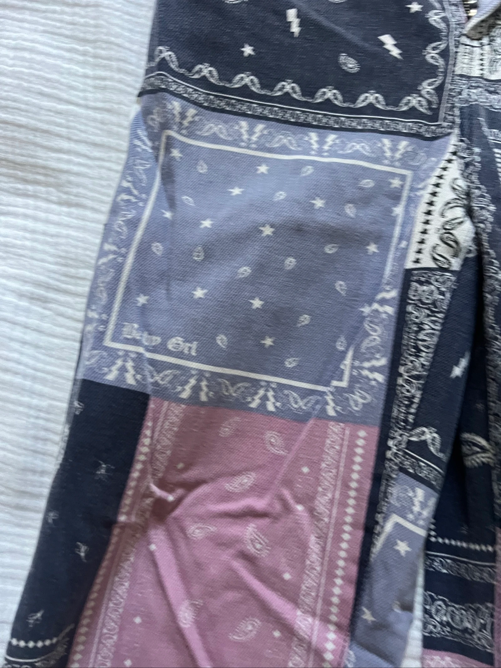 Calça com estampa roxa rosa e branca – photo 4